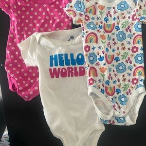 Colorful 3-6 months Onesies Set